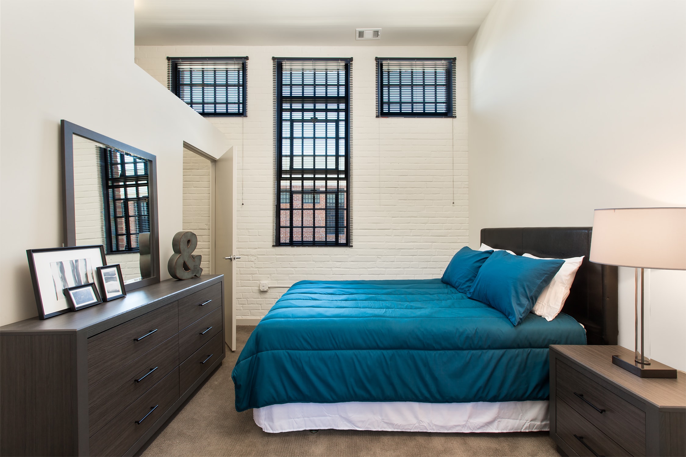 Model Bedroom-min